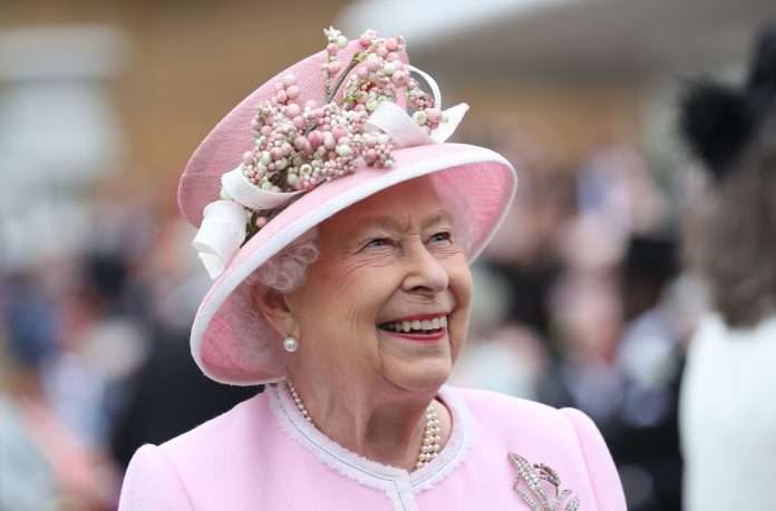 Queen Elizabeth II marks 25,000 days of her reign