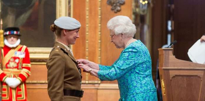 queen-and-honours-2