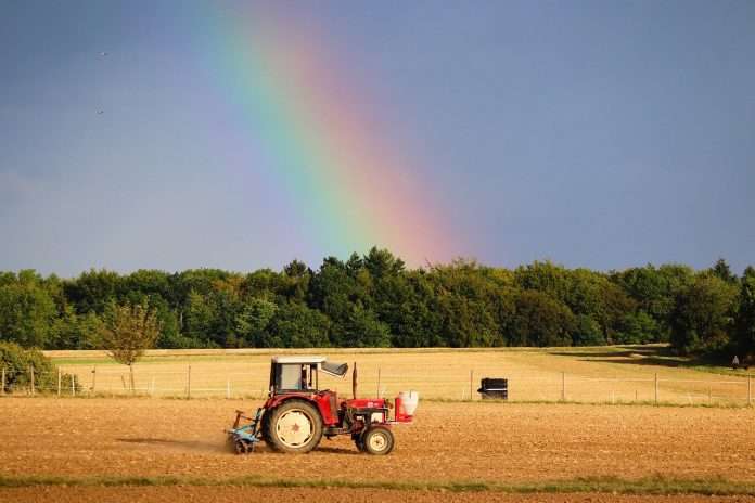 tractor-5538933_1280 farm
