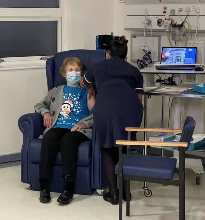 NHS-England-vaccine-pic