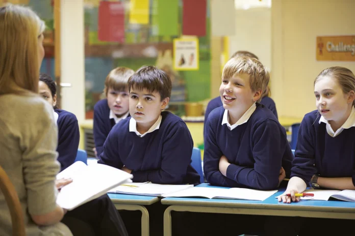 teacher-4784916_1280 school