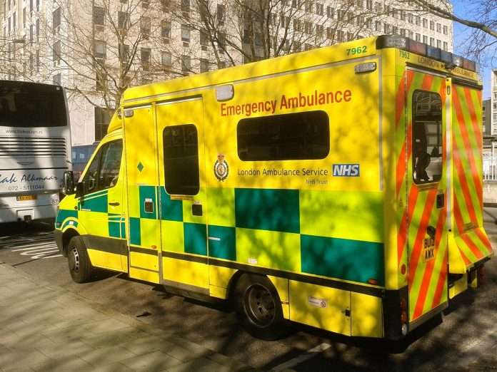 ambulance-1665303_1280