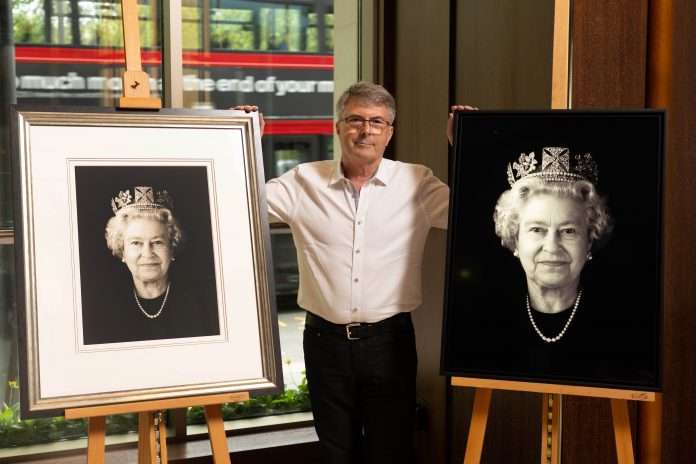 Rob Munday's portrait of the Queen