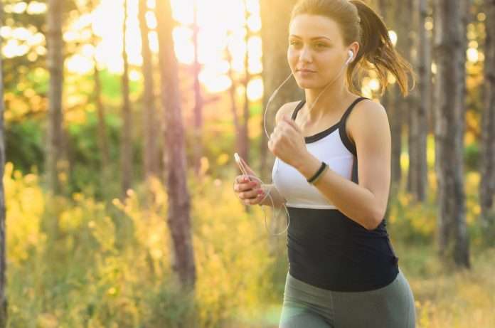 jogging woman-2592247_1280