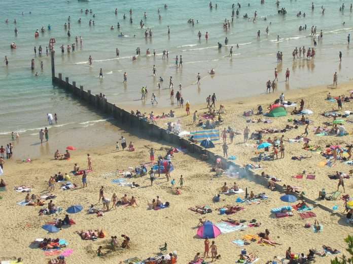 beach bournemouth-g2e3442cbc_1920