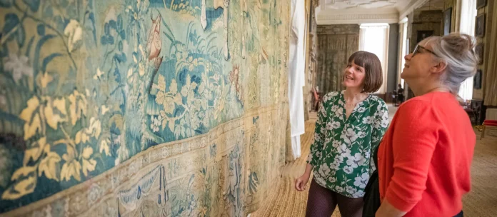 hardwick-staff-admire-the-13th-gideon-tapestry.jpg