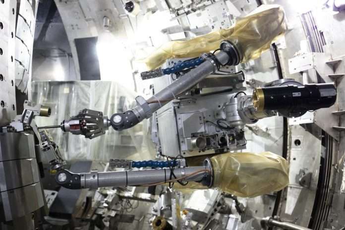 MASCOT_being_used_in_UKAEA_s_dedicated_In-Vessel_Training_Facility__GOV_