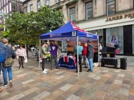 Union flag draws the crowds as Great British PAC launches register to vote campaign in Glasgow Union flag draws the crowds as Great British PAC launches register to vote campaign in Glasgow